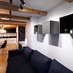 公寓 Merkela Loft Beside Vermanes Park 里加