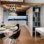 Merkela Loft Beside Vermanes Park 公寓